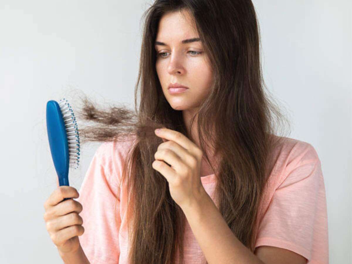 What are the causes of dandruff and how can you treat it?